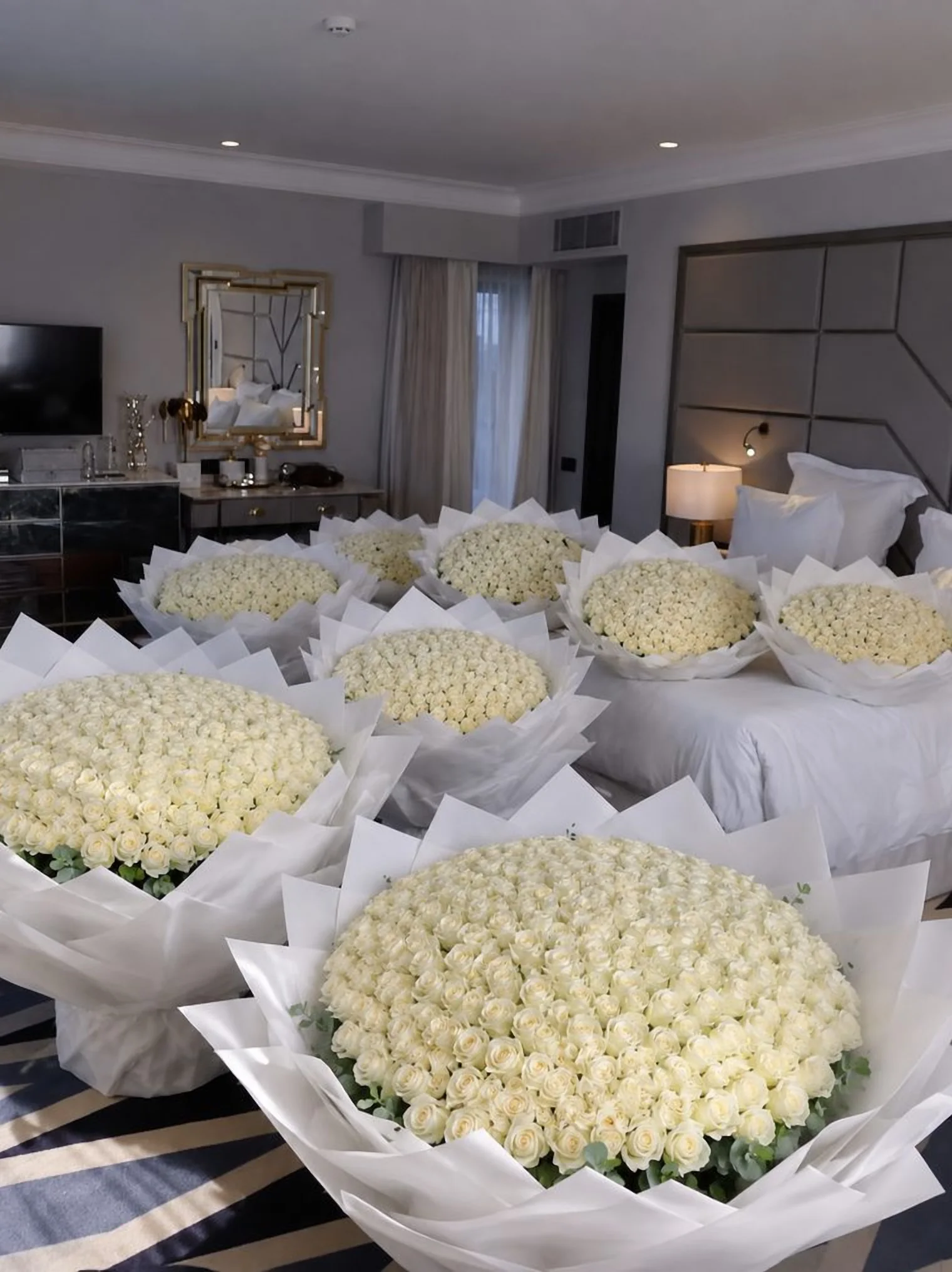 Flower Room Rosas · 10 bouquets